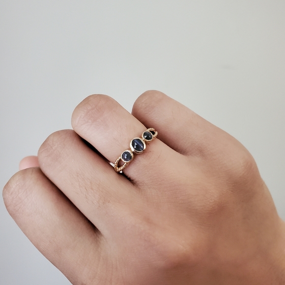 COPY - 10k solid yellow gold Cat eye ring size 5 - Picture 1 of 12